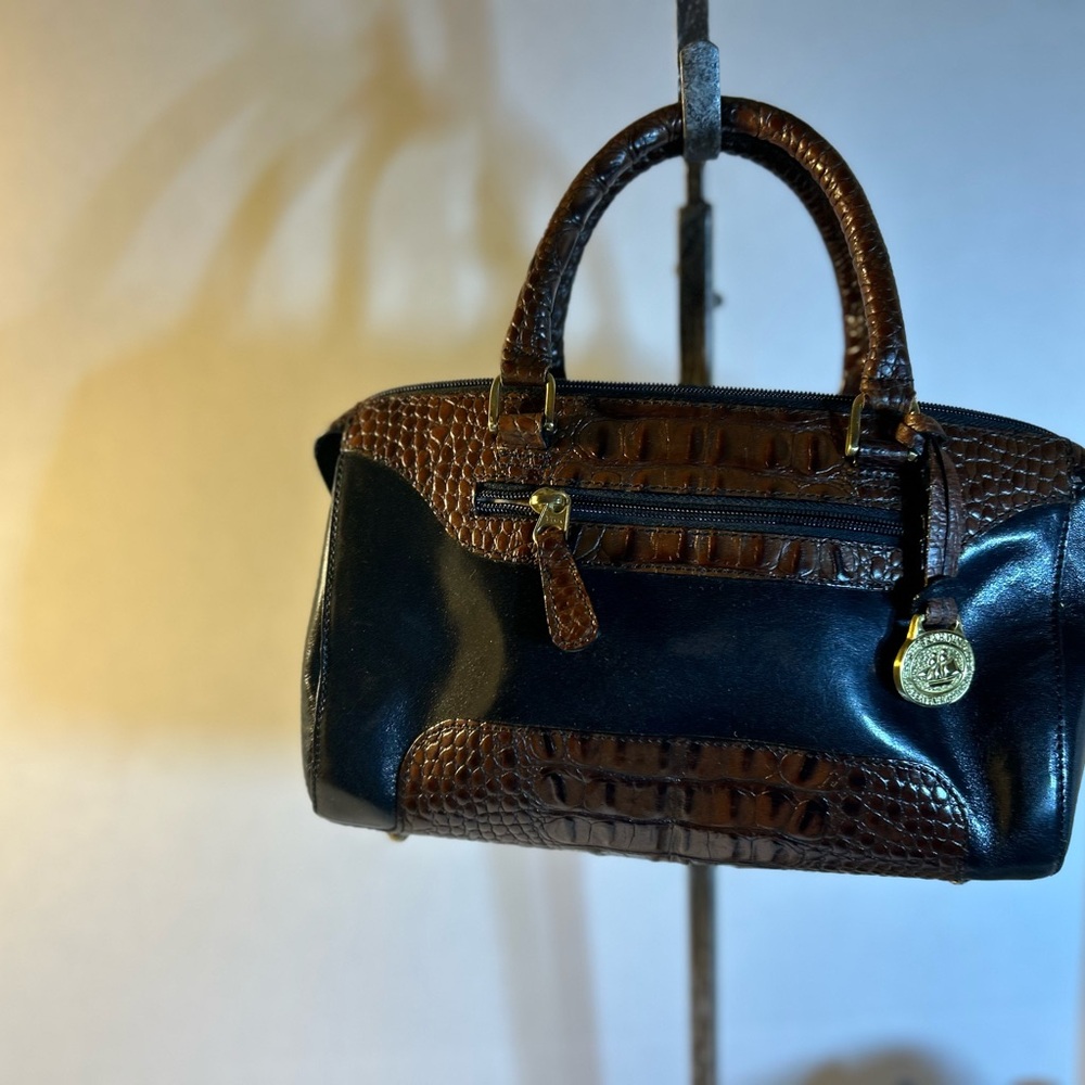 Brahmin Handbag is a pre loved and elegant piece of work. No wears.